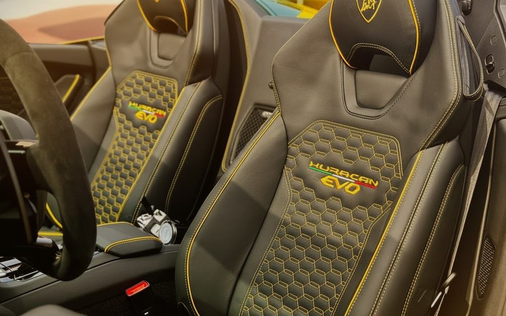 Lamborghini Huracan 2024 leather seats and cabin