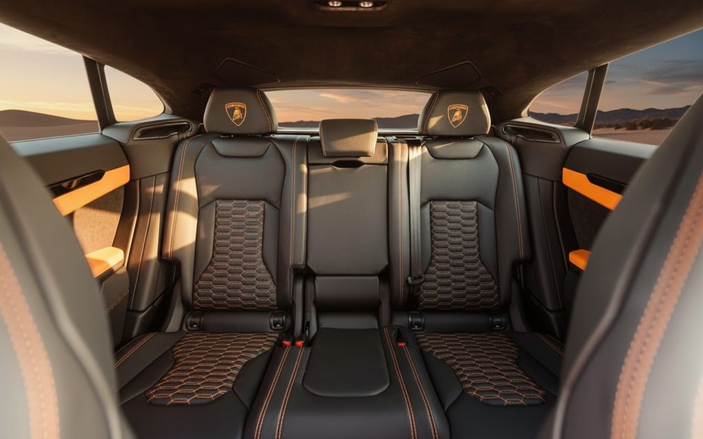 Lamborghini Urus 2022 leather seats and cabin