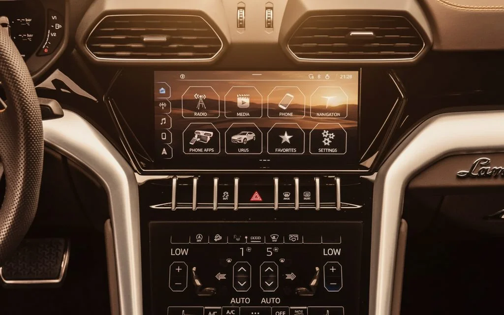 Lamborghini Urus 2024 interior view showing trim