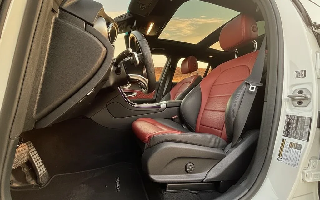 Mercedes Glc300 2022 leather seats and cabin