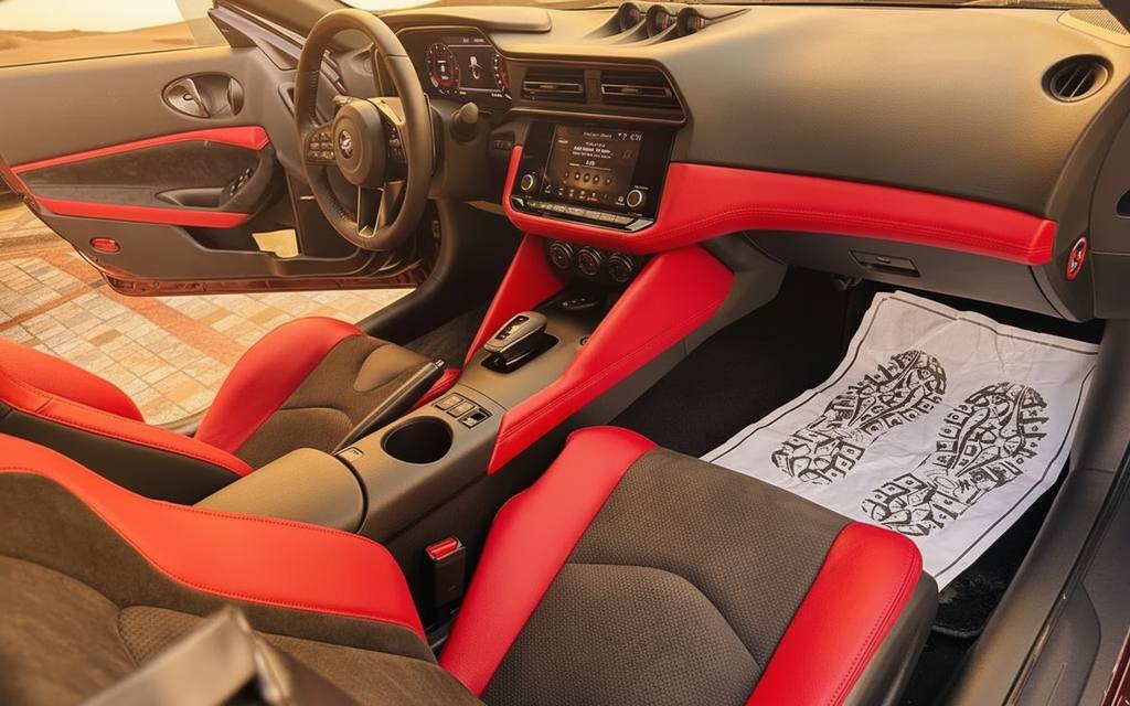 Nissan 370Z 2023 leather seats and cabin – rental in Dubai