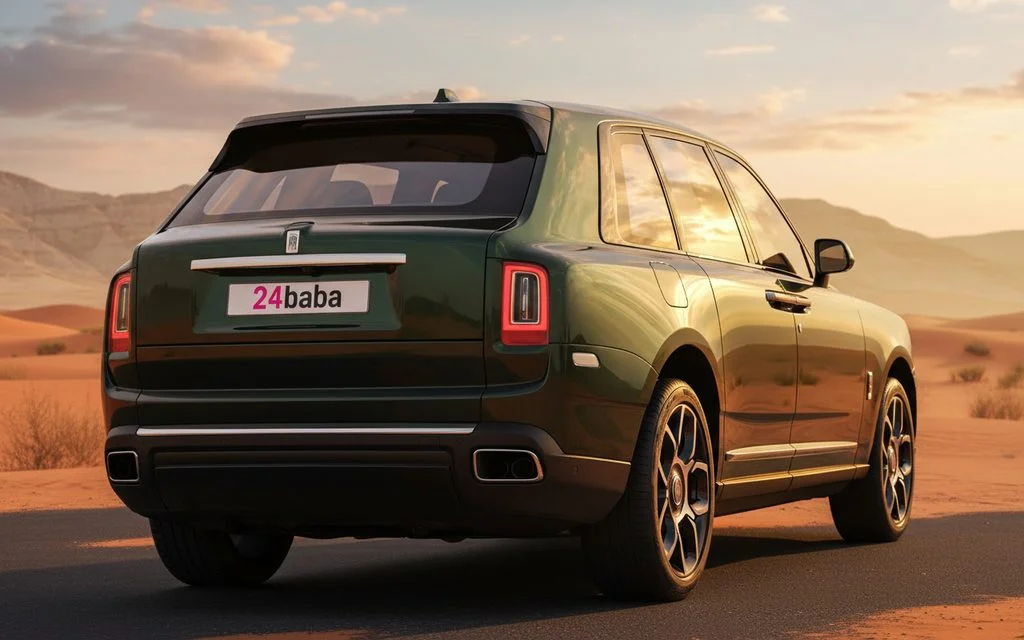 Rolls-Royce Cullinan 2021 Black rear view showing taillights