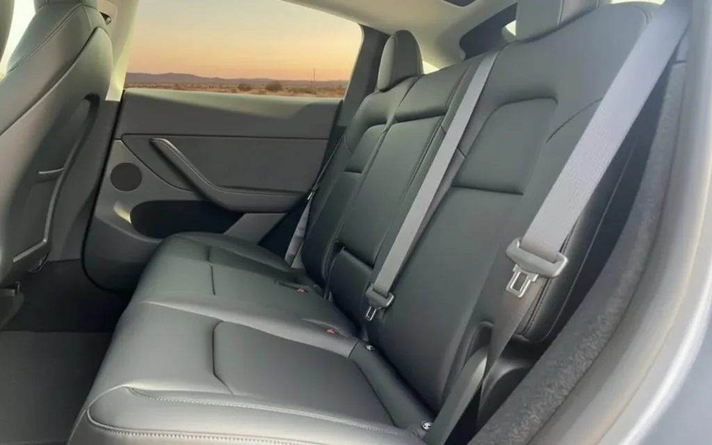 Tesla ModelY 2023 leather seats and cabin – rental in Dubai