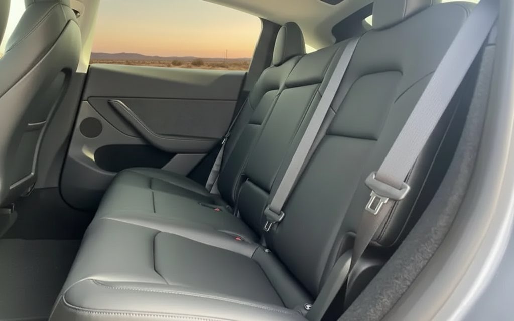 Tesla ModelY 2023 leather seats and cabin – rental in Dubai
