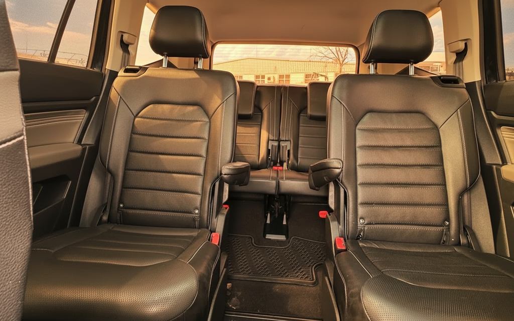 Volkswagen Atlas 2023 leather seats and cabin – rental in Dubai