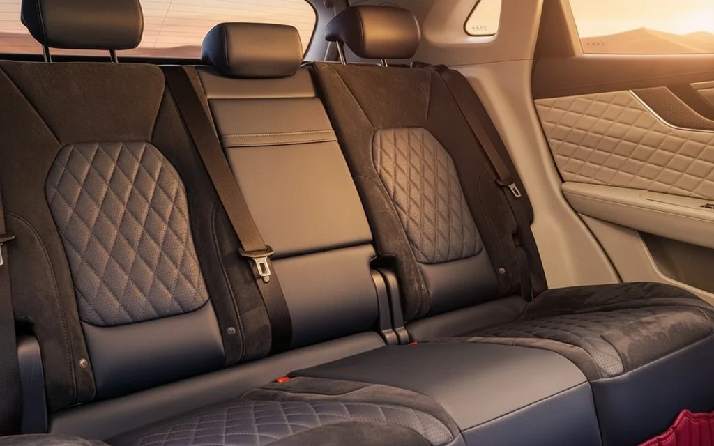 Hongqi Hs5 2022 leather seats and cabin – rental in Dubai