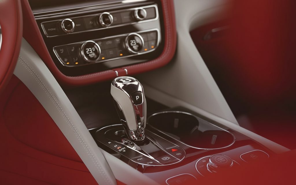 Bentley Bentayga 2023 interior view showing trim – rental in Dubai