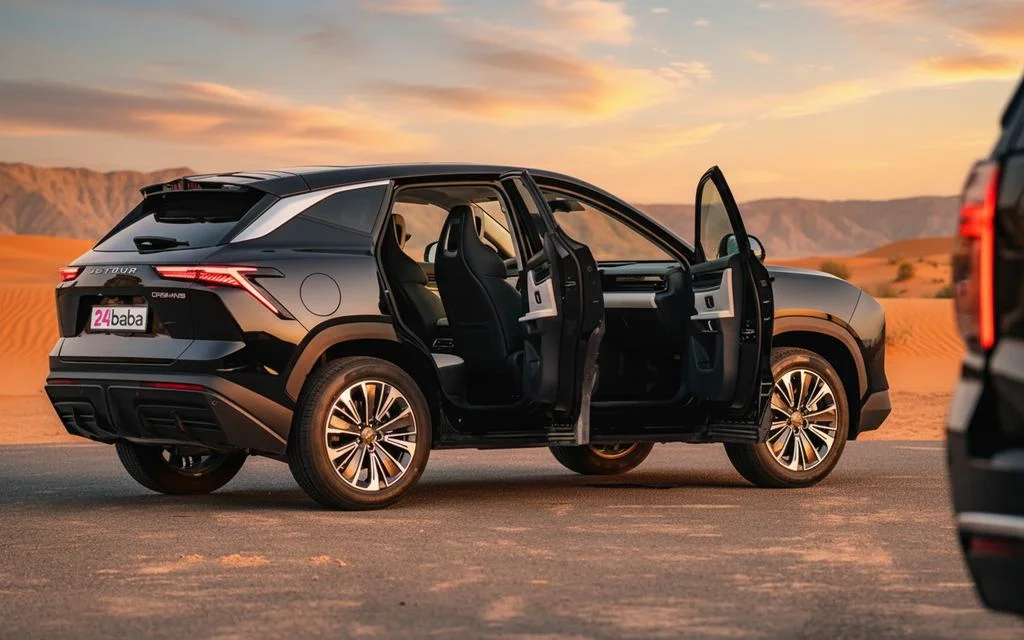 Jetour Dashing 2024 Black parked outdoor scene – rental in Dubai