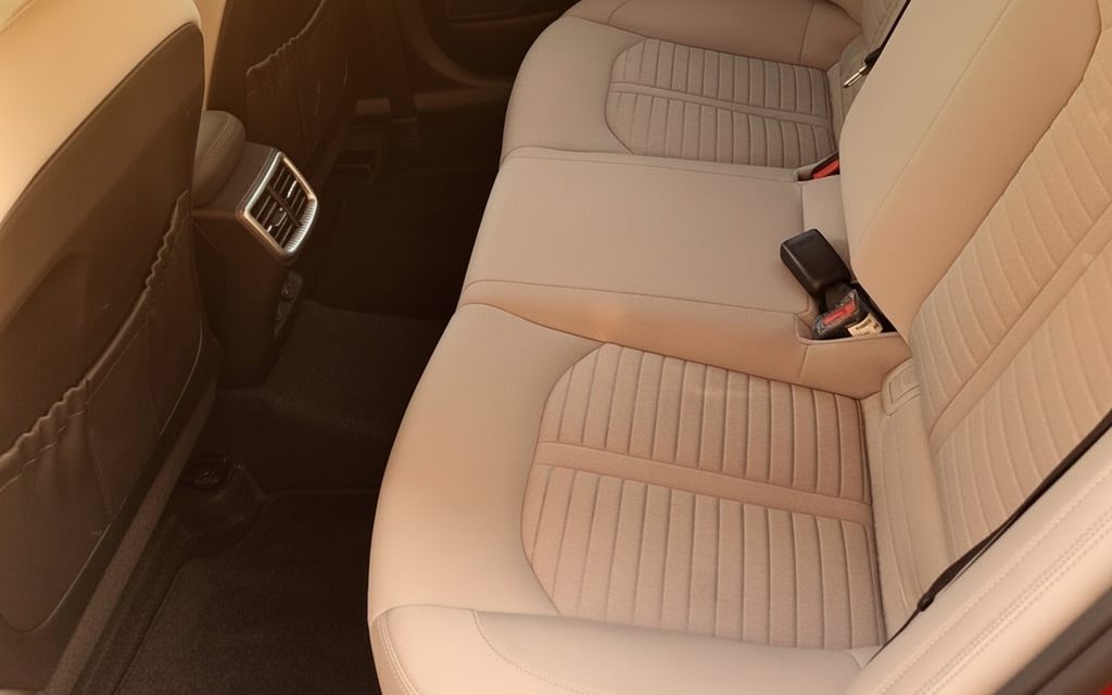 Kia K5 2023 leather seats and cabin