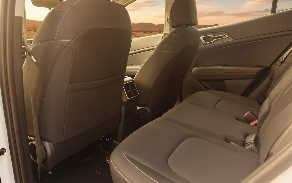 Kia Sportage 2023 leather seats and cabin