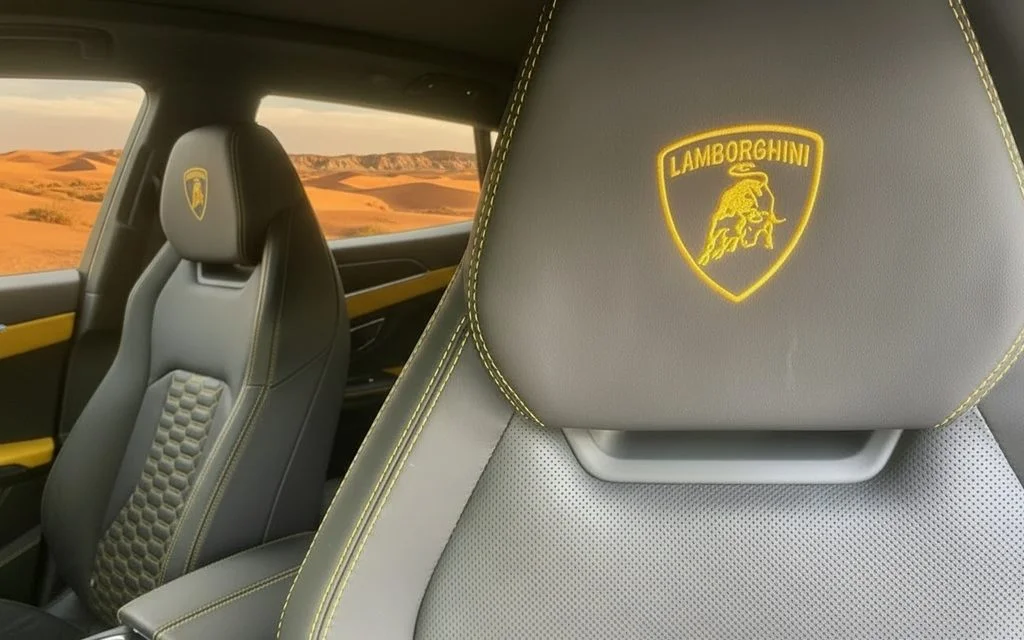 Lamborghini Urus 2023 leather seats and cabin – rental in Dubai