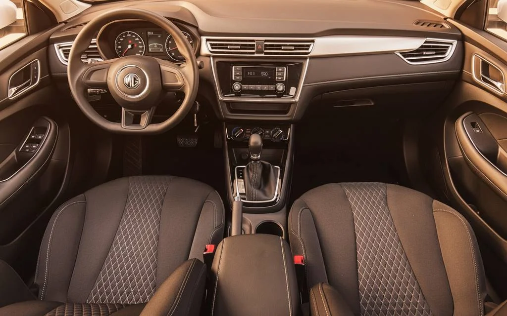 Mg 5 2025 interior view showing trim – rental in Dubai