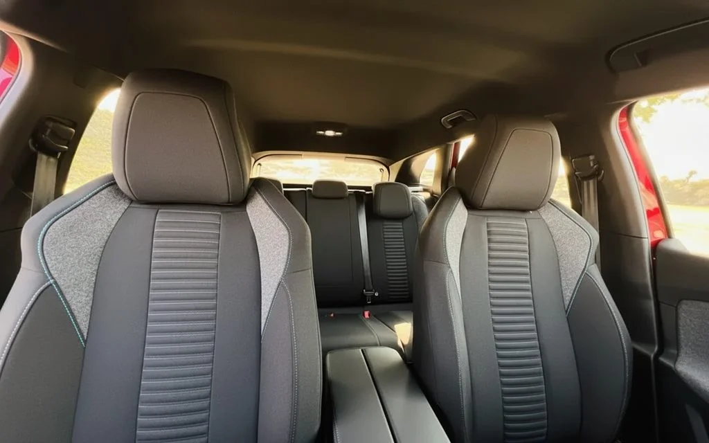 Peugeot 3008 2024 leather seats and cabin – rental in Dubai