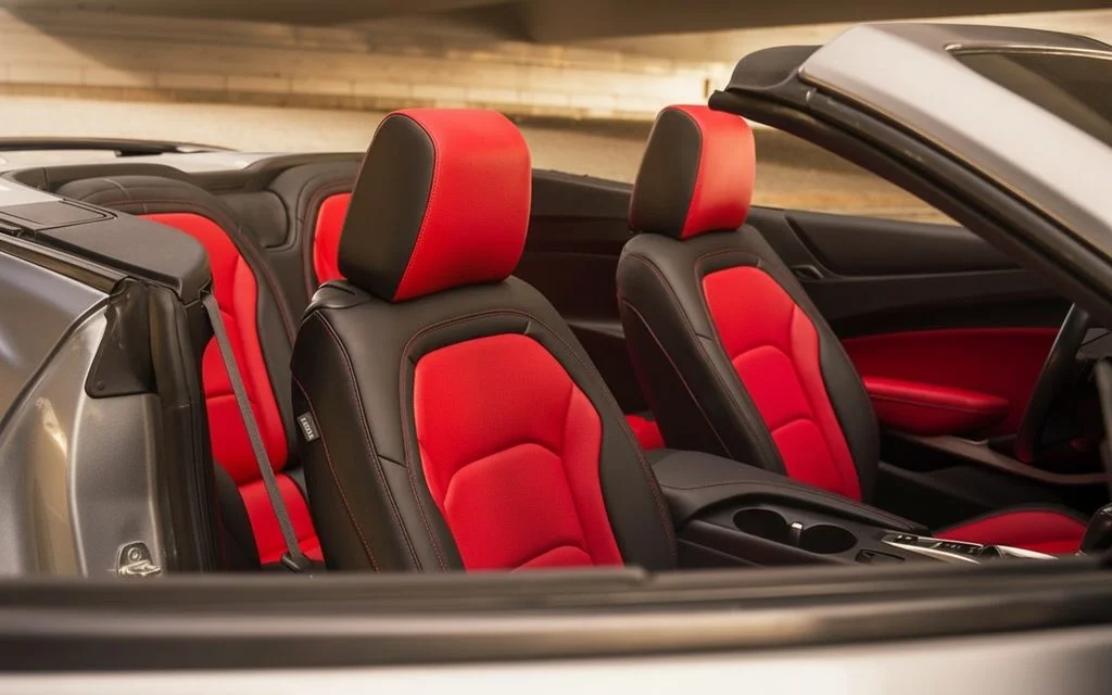 Chevrolet Camaro 2024 leather seats and cabin