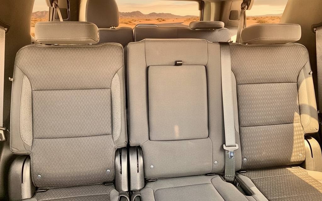 Chevrolet Tahoe 2023 leather seats and cabin – rental in Dubai