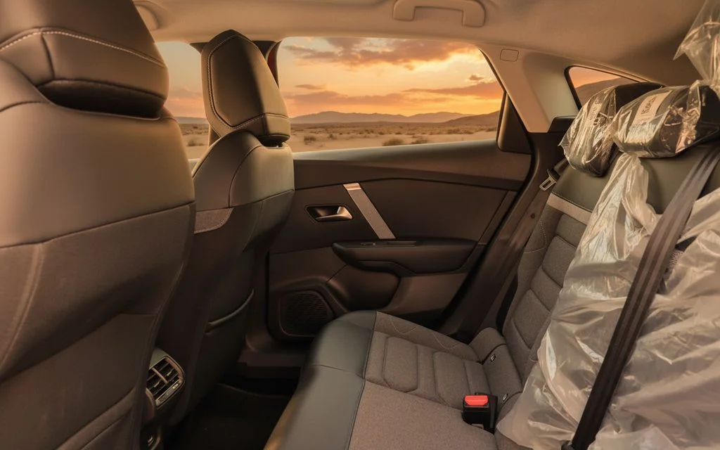 Citroen C4 2022 leather seats and cabin – rental in Dubai