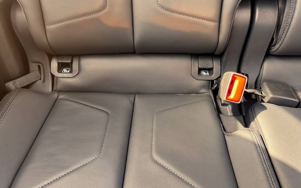 Audi Q3 2024 leather seats and cabin – rental in Dubai