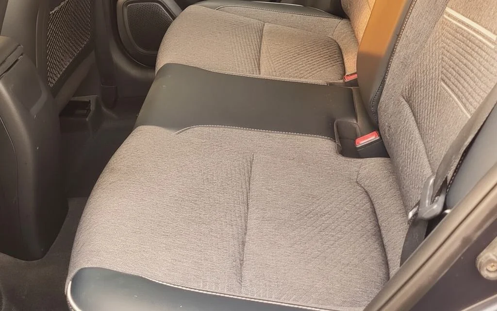 Hyundai Venue 2023 leather seats and cabin – rental in Dubai