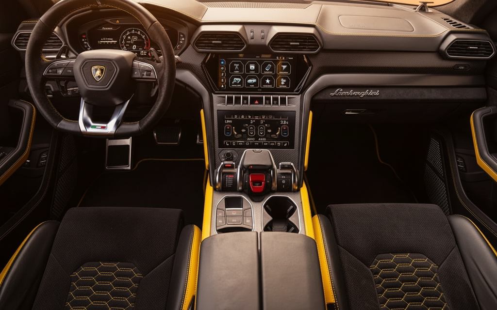 Lamborghini Urus 2023 interior view showing trim – rental in Dubai