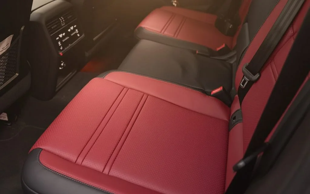 Porsche Cayenne 2024 leather seats and cabin – rental in Dubai