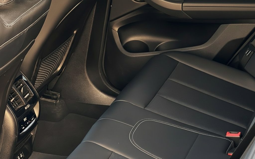 Bmw X3 2023 leather seats and cabin – rental in Dubai