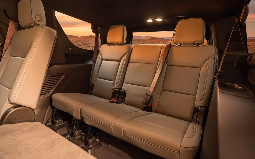 Gmc Yukon 2023 leather seats and cabin – rental in Dubai