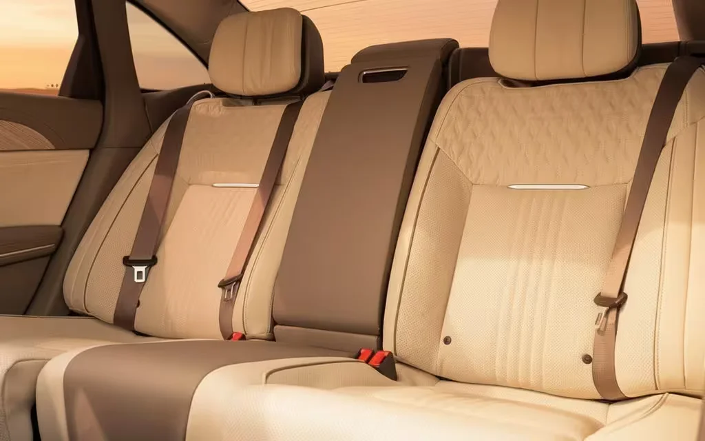 Hongqi H9 2023 leather seats and cabin – rental in Dubai