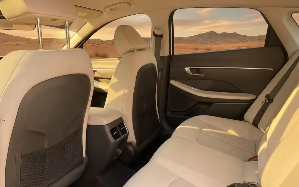 Hyundai Sonata 2020 leather seats and cabin – rental in Dubai