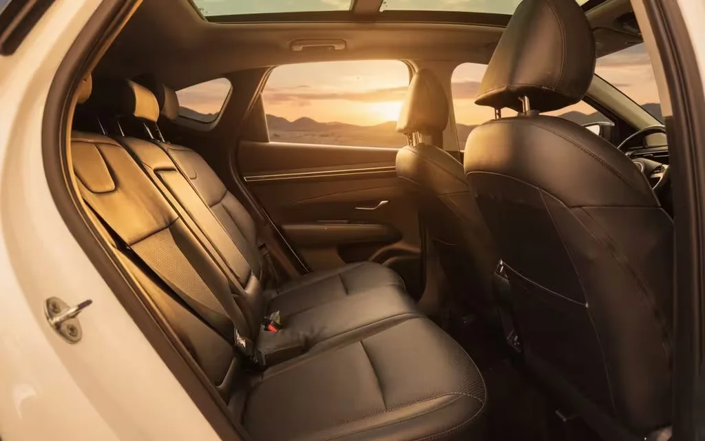 Hyundai Tucson 2022 leather seats and cabin