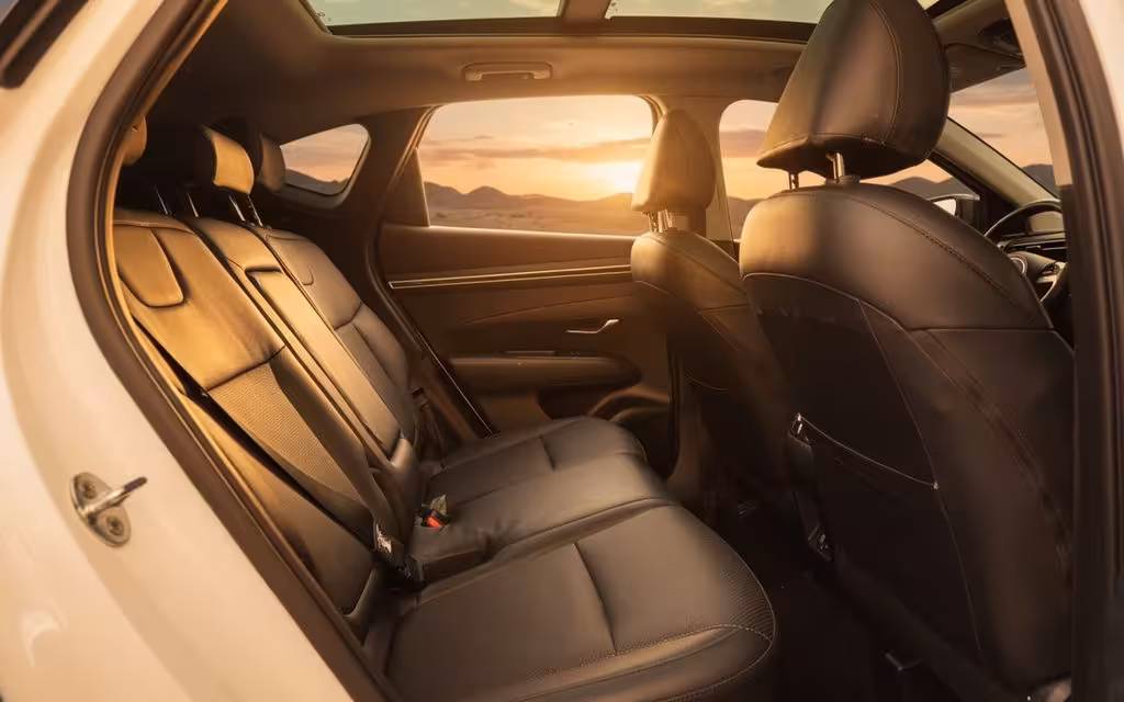 Hyundai Tucson 2022 leather seats and cabin