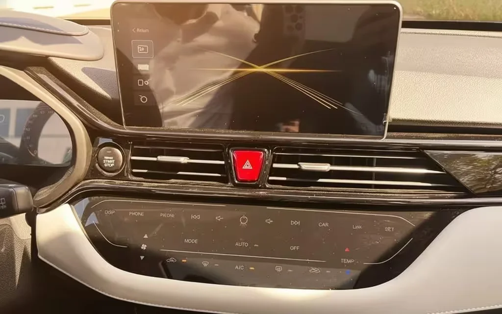 Jac Js4 2025 interior view showing trim – rental in Dubai