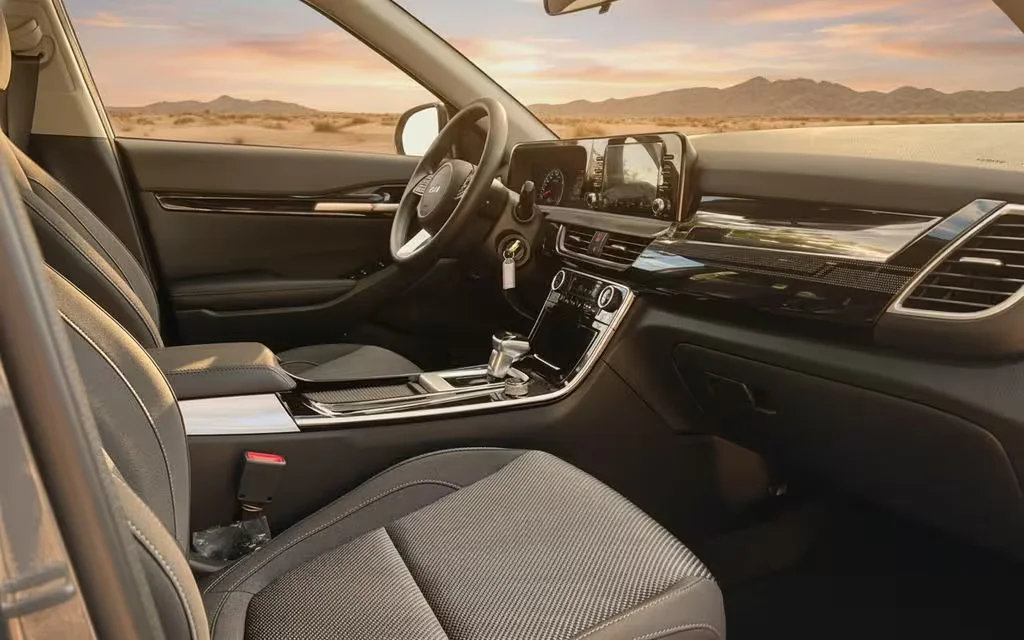Kia Seltos 2025 dashboard and infotainment – rental in Dubai