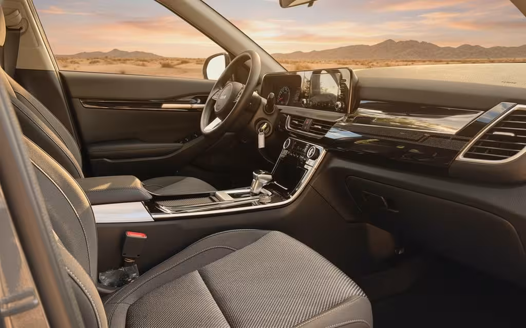 Kia Seltos 2025 dashboard and infotainment – rental in Dubai