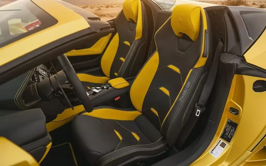 Lamborghini Huracan 2022 leather seats and cabin – rental in Dubai
