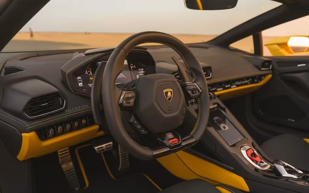 Lamborghini Huracan 2022 dashboard and infotainment – rental in Dubai