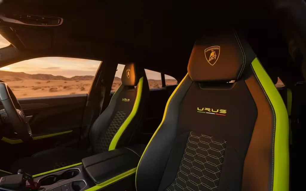 Lamborghini Urus 2022 leather seats and cabin – rental in Dubai