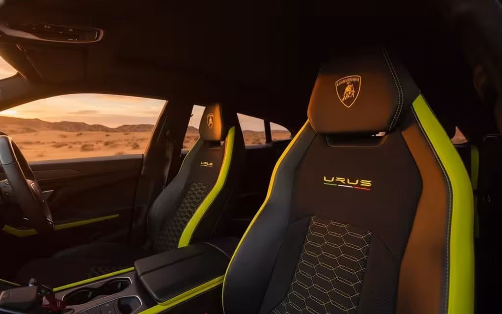 Lamborghini Urus 2022 leather seats and cabin – rental in Dubai
