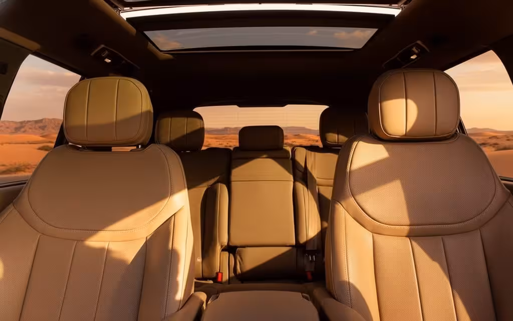 LandRover RangeRover 2023 leather seats and cabin – rental in Dubai