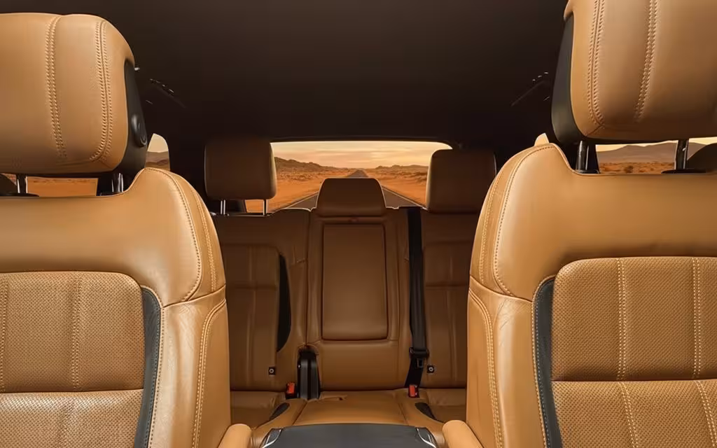 LandRover RangeRoverSport 2022 leather seats and cabin – rental in Dubai