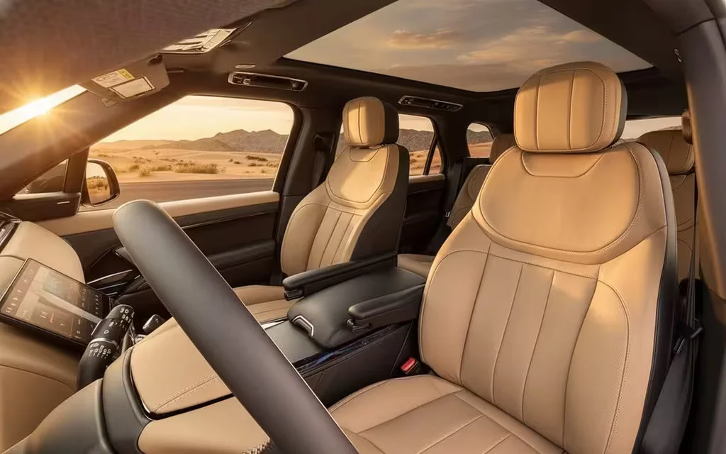 LandRover RangeRoverSport 2025 leather seats and cabin – rental in Dubai