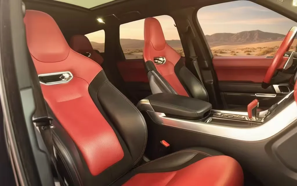 LandRover RangeRoverSvr 2020 leather seats and cabin – rental in Dubai