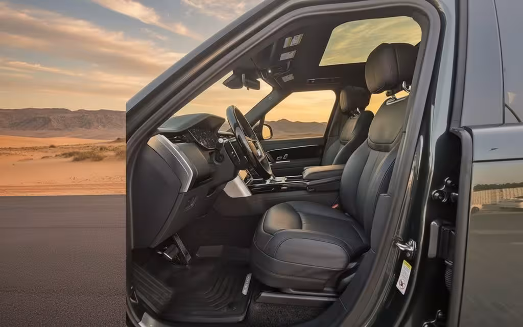 LandRover RangeRoverVogue 2024 leather seats and cabin – rental in Dubai