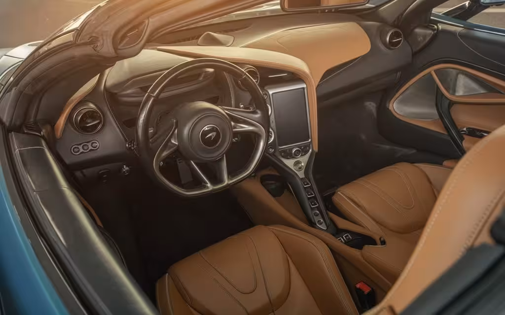 Mclaren 720S 2021 interior view showing trim – rental in Dubai