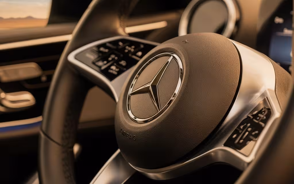 Mercedes Glc300 2021 steering wheel close up