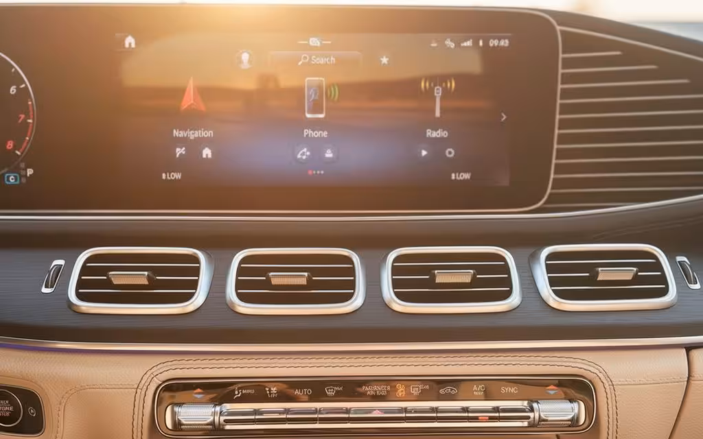 Mercedes Gle450 2023 interior view showing trim – rental in Dubai