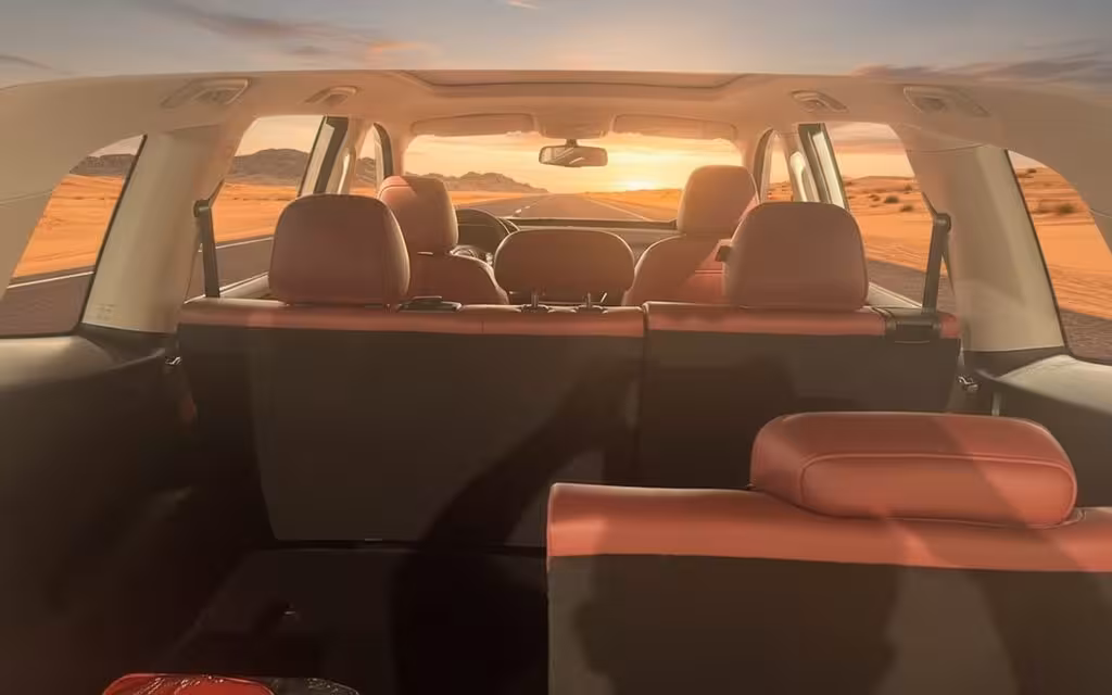 Mg Rx8 2023 interior view showing trim – rental in Dubai