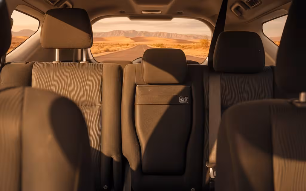 Mitsubishi Montero 2023 leather seats and cabin – rental in Dubai