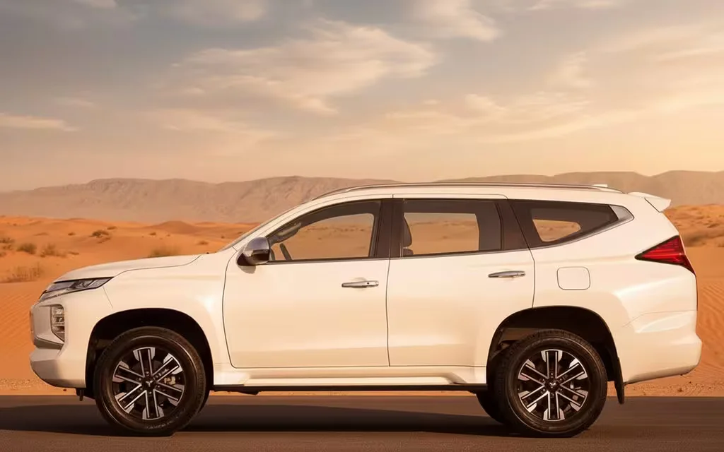 Mitsubishi Montero 2023 White side profile – rental in Dubai