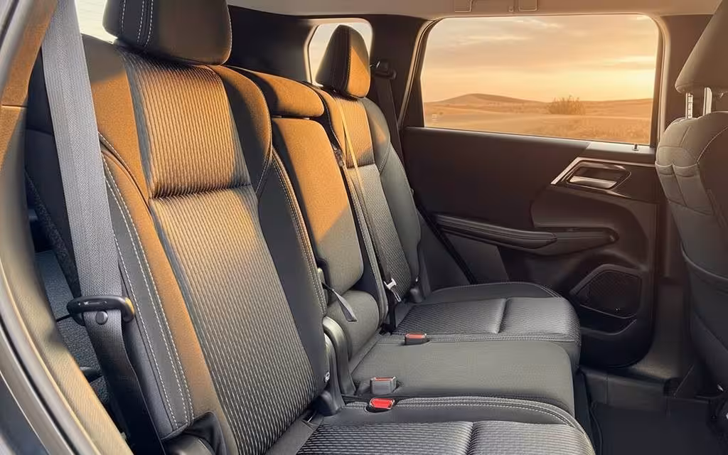 Mitsubishi Outlander 2025 leather seats and cabin – rental in Dubai