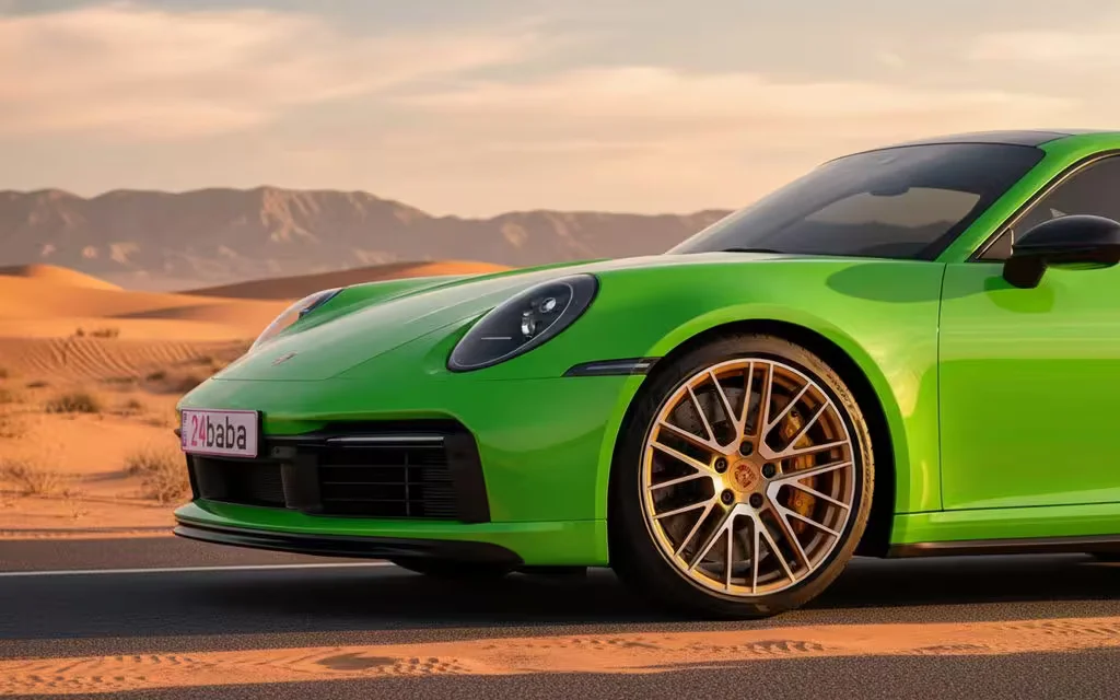 Porsche 911 2021 alloy wheel close up – rental in Dubai